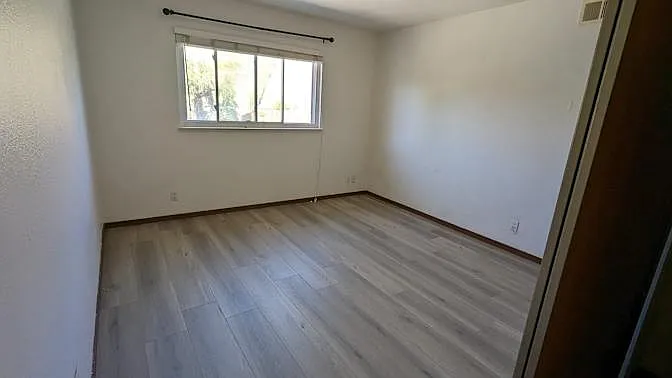 966 Sherman Ct — Photo 2