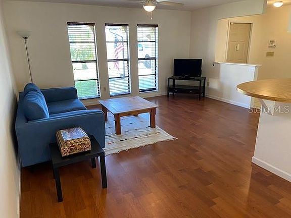 4th image of 236 NE 9th Pl