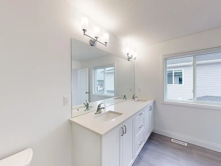 120 Basil Cres — Photo 24