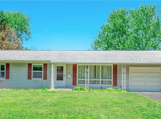 805 Kenton Dr, Charleston, IL 61920