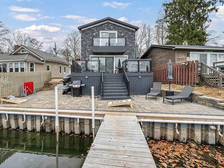 4927 Coleman Dr — Photo 2