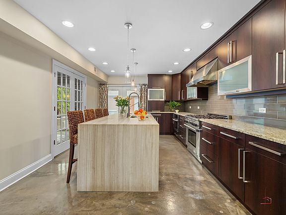 5th image of 2 N Tower Rd