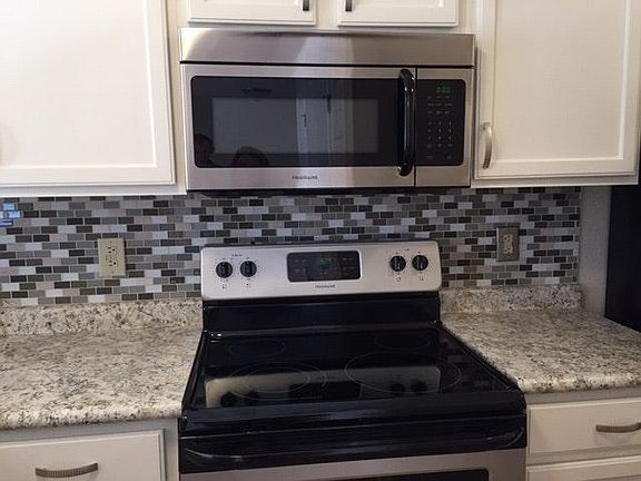 Kitchen - New tile, counter, SS appliances