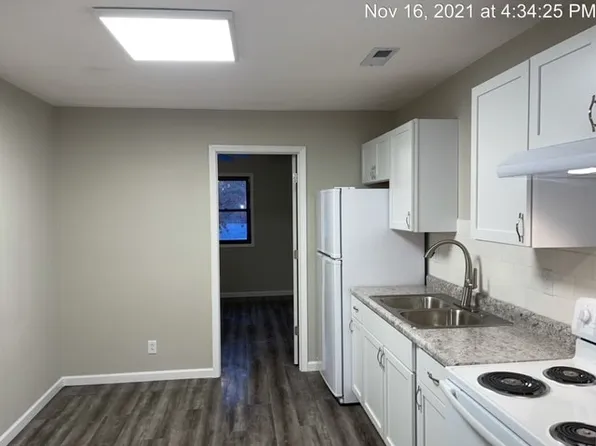 1009 N 5th St #5, Riverton, IL 62561