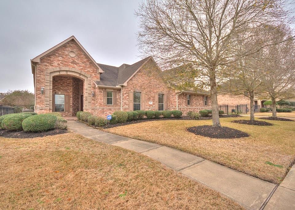 1st image of 3410 Lindhaven Dr