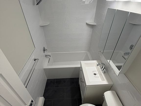4th image of 41 Brookfield Rd #F5