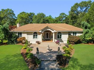 22 Brook View Dr, Scituate, RI 02831