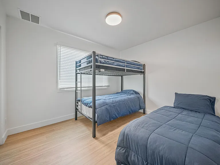 2431 E Manhatton Dr — Photo 30