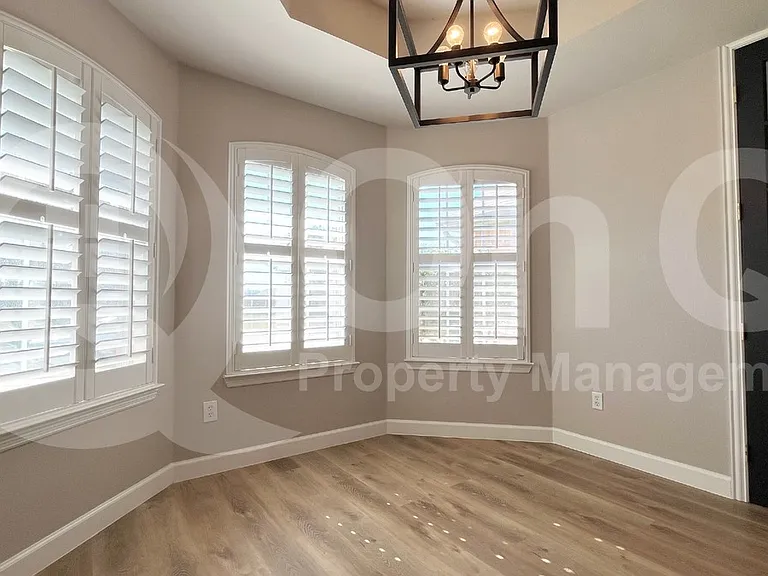 5509 Cypress Dr — Photo 10