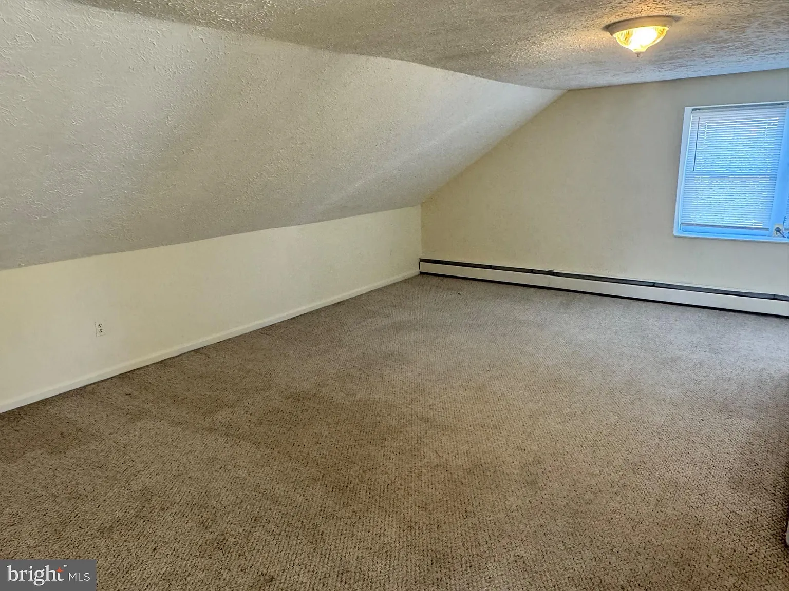 2 bed, 1.0 bath, 1295 sqft, $1,895 — Photo 2