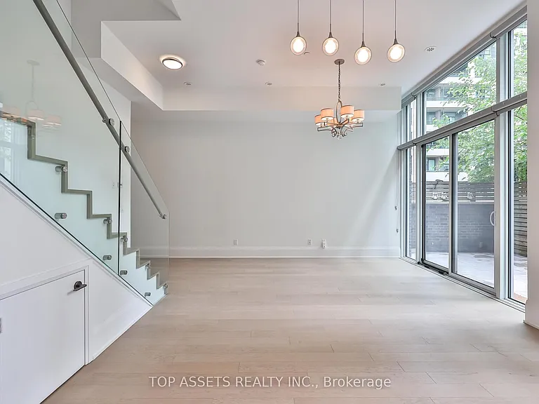 101 Erskine Ave #Townhouse 10 — Photo 16