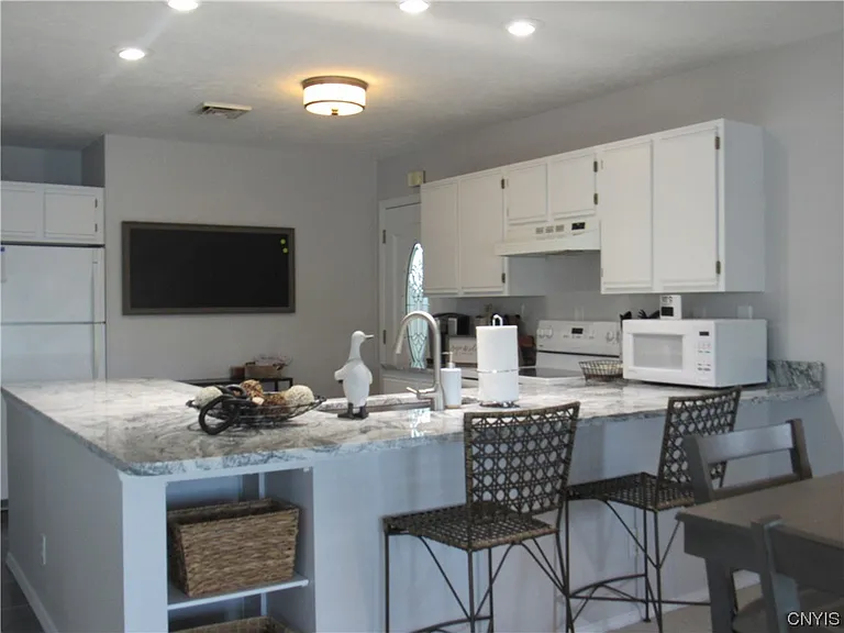 28 E River Rd #2-1 — Photo 22