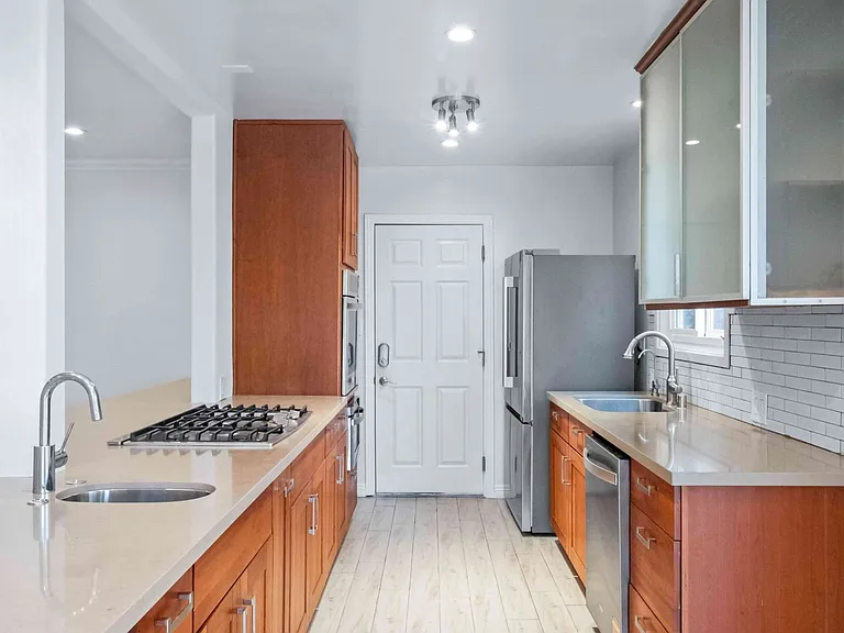 332 S Rexford Dr — Photo 8