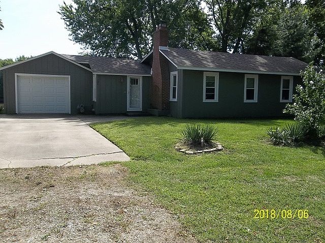 1st image of 104 1st St E