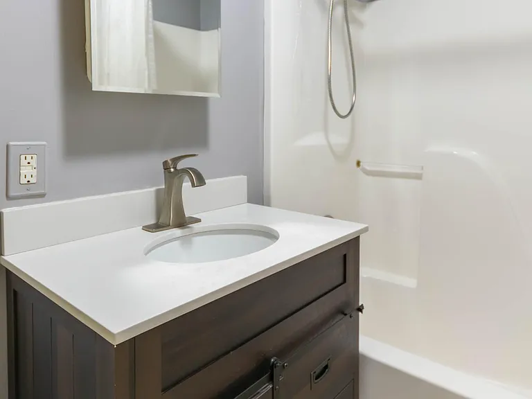 910 Preston Dr — Photo 10