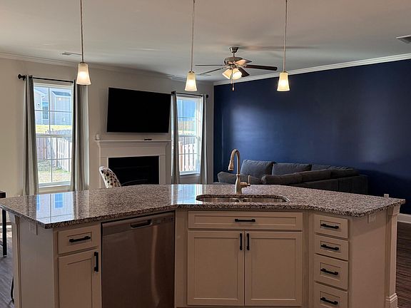 3rd image of 709 Empire Maker Rd