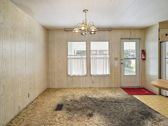 4th image of 205 Palm Meadows Dr