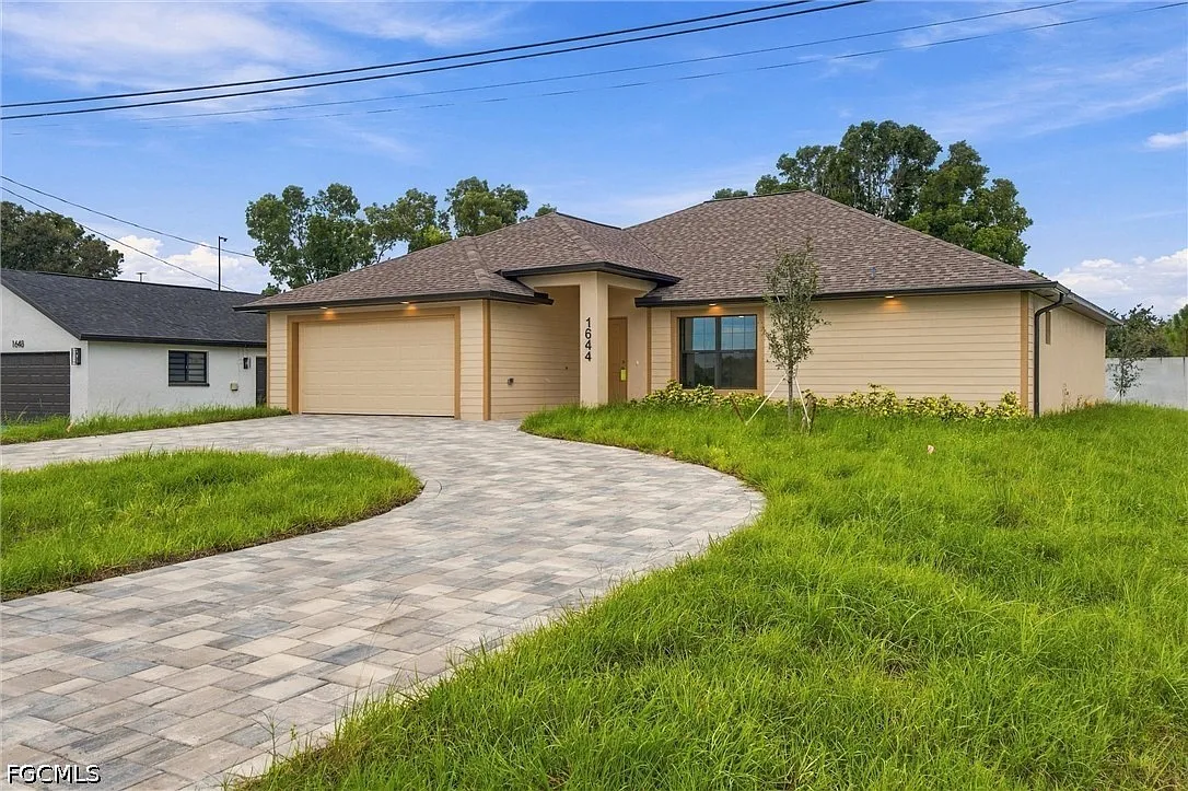 4 bed, 2.0 bath, 1718 sqft, $2,350 — Photo 1