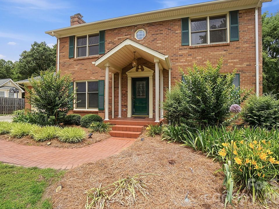 1st image of 804 McGregor Dr NE