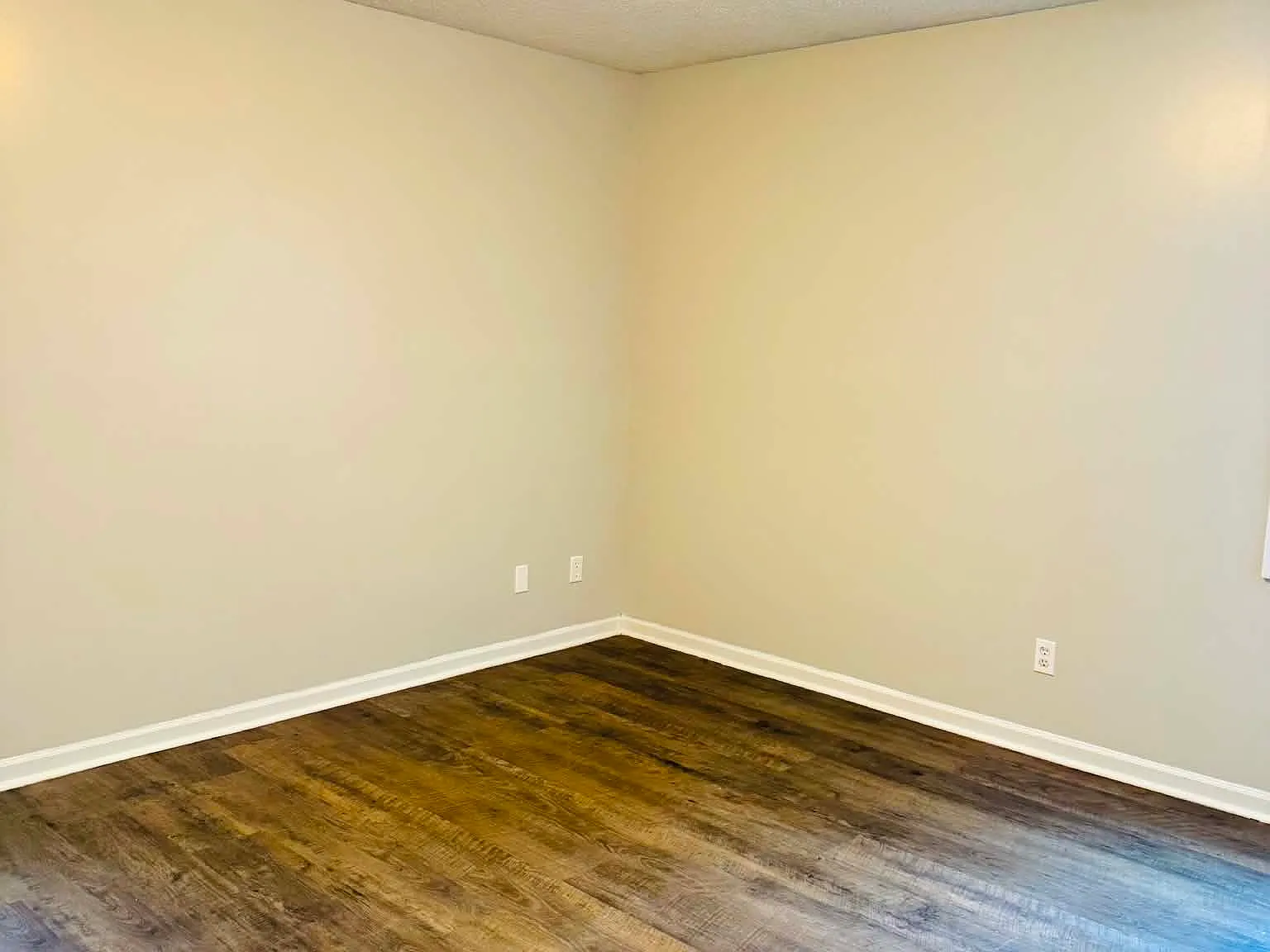 2114 Caswell St — Photo 2
