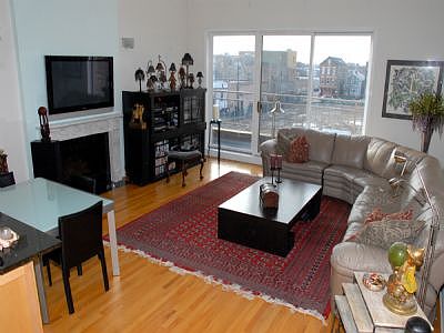 1st image of 825 N Marshfield Ave Ste 4