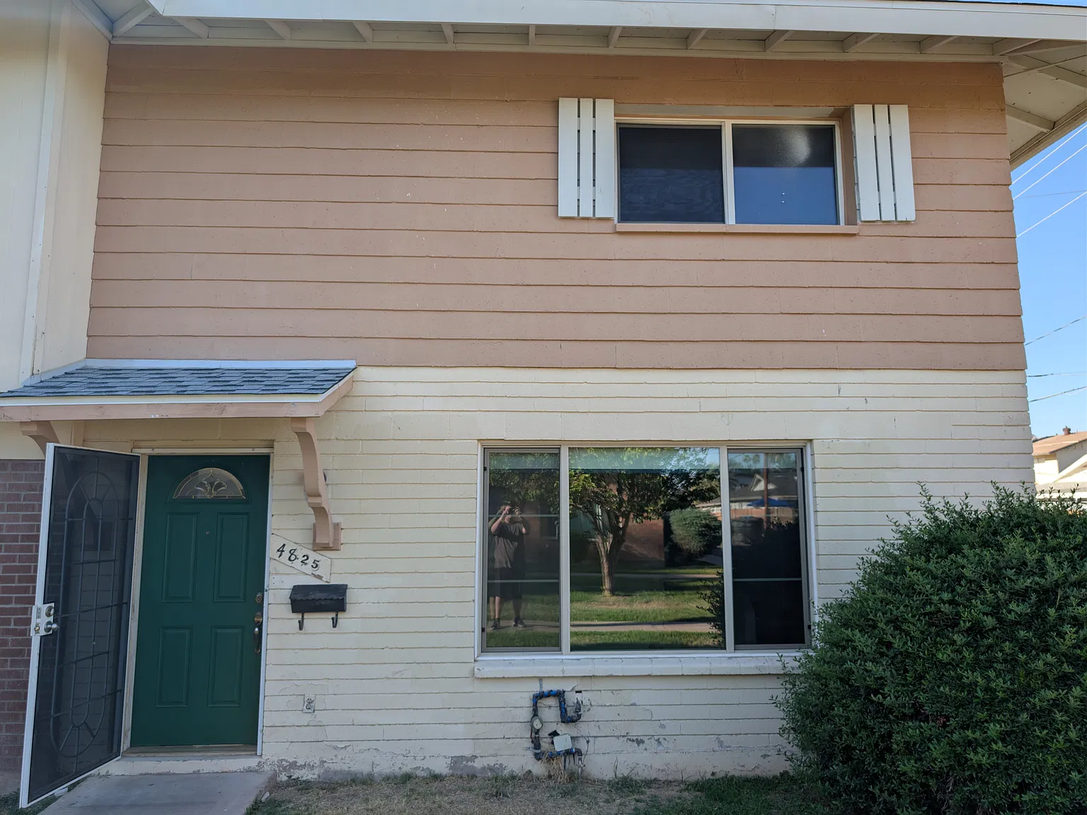 3 bed, 1.5 bath, 1408 sqft, $2,300 — Photo 1