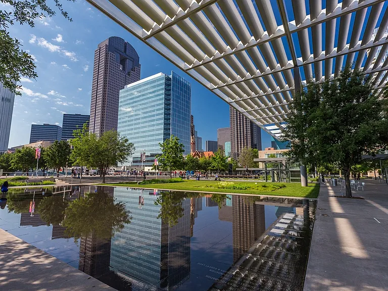 Located less than 3 miles from Dallas Arts District, the largest contiguous urban arts district in the nation.