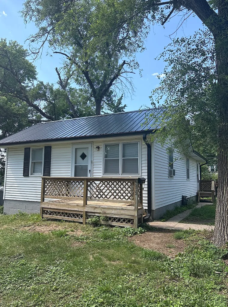 2 bed, 1.0 bath, 771 sqft, $1,400 — Photo 1