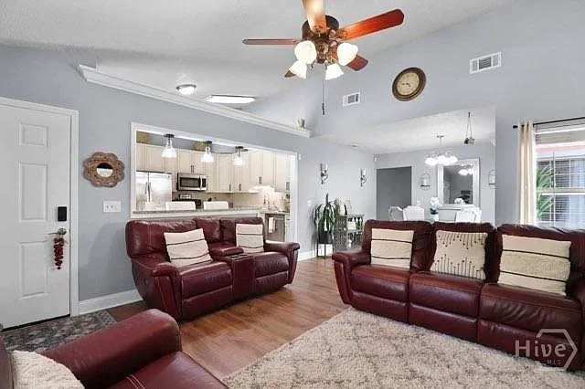 4 bed, 2.0 bath, 1486 sqft, $2,200 — Photo 4
