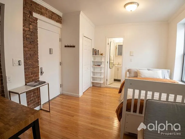 332 East 95th Street — Photo 3