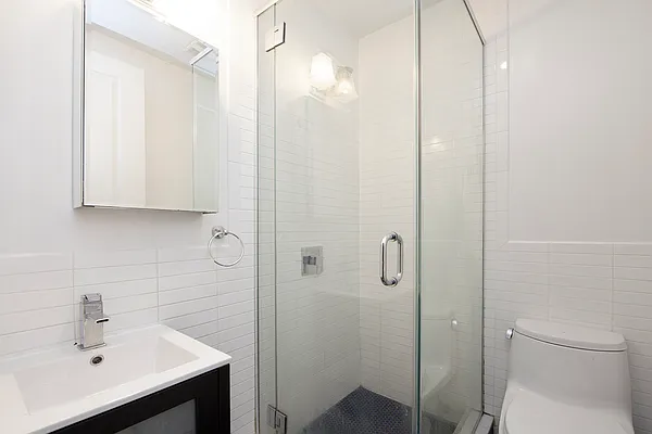 Rented by R New York | media 38