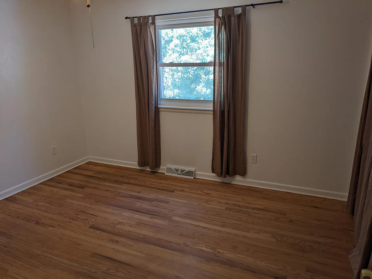 3 bed, 1000 sqft, $2,200 — Photo 4