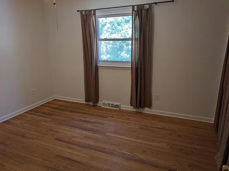433 N Roosevelt Ave — Photo 4