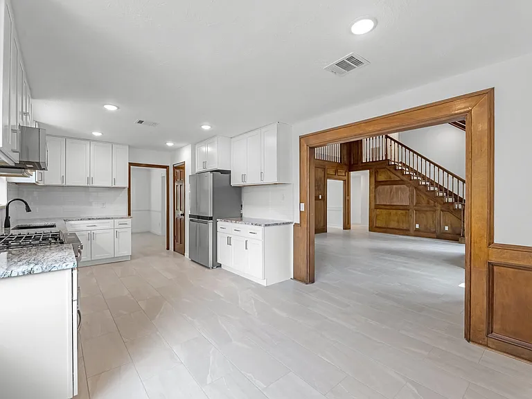 8011 Liberty Elm Ct — Photo 11