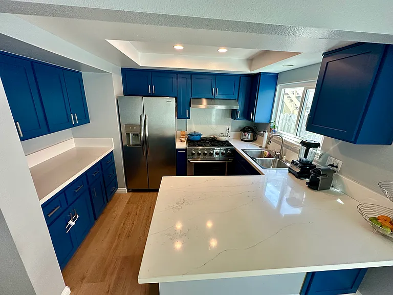 Shared kitchen breakfast bar