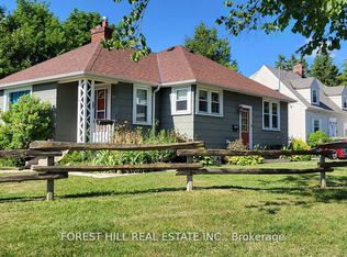 61 Roxborough Rd, Newmarket, ON L3Y3K8