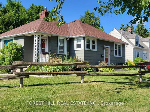 61 Roxborough Rd, Newmarket, ON L3Y 3K8