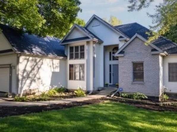 24631 W Rollins Rd, Round Lake, IL 60073
