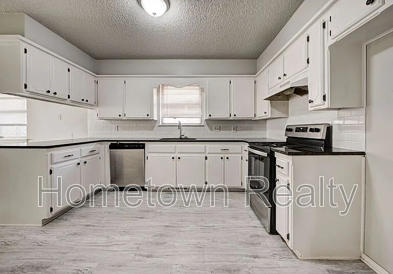 605 W Clarke St — Photo 18