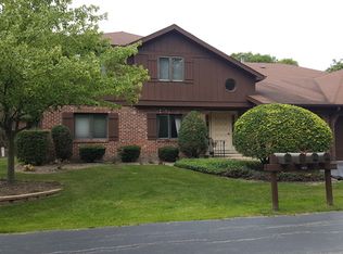 11812 Brookside Dr #202, Palos Park, IL 60464