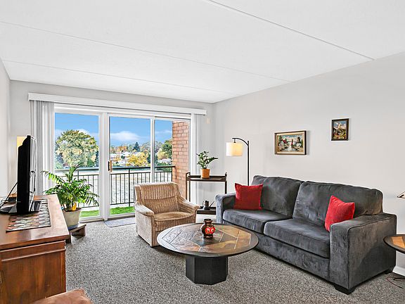 5th image of 6801 N Milwaukee Ave APT 406
