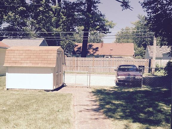 Storage barn and lots of parking