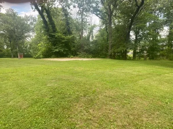 1011 W Tulip Ln, Robinson, IL 62454