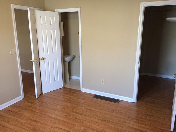 5th image of 239 McDaniel Dr APT 4