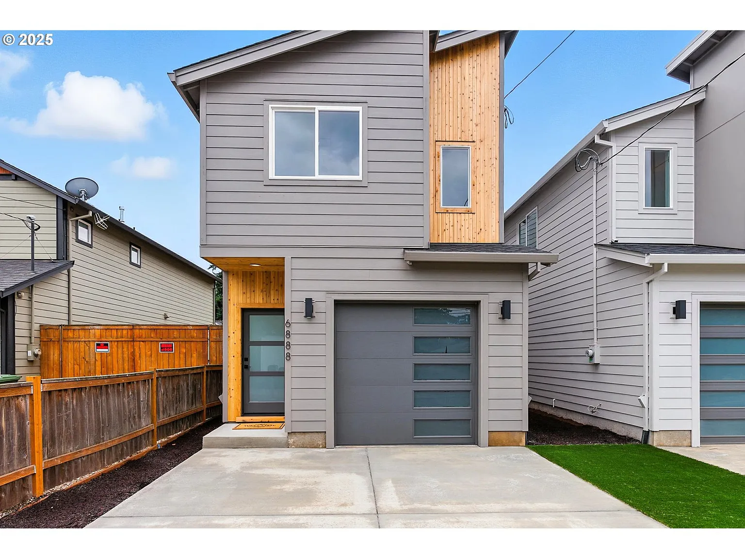 6888 SE Lamphier St photo 1