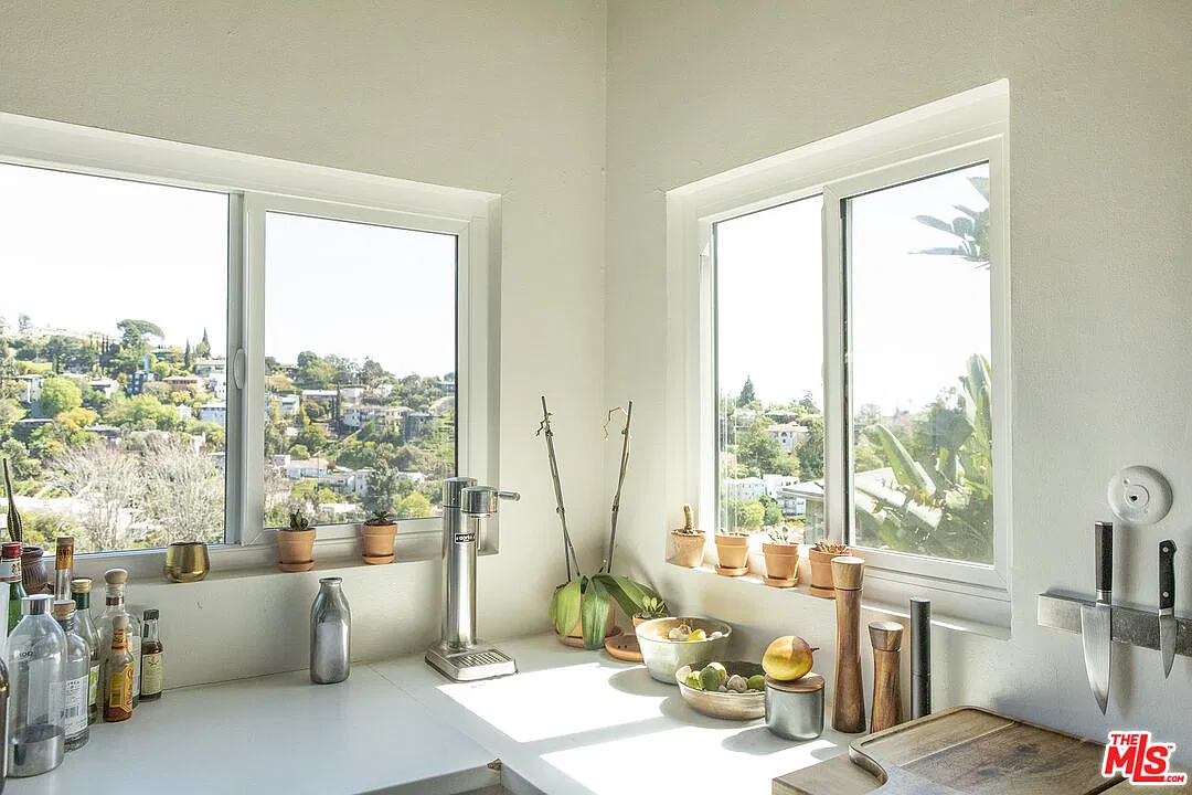 3 bed, 1.5 bath, $5,495 — Photo 1