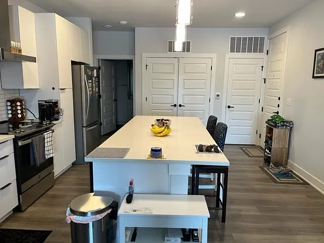 kitchen/dining area (from living room)