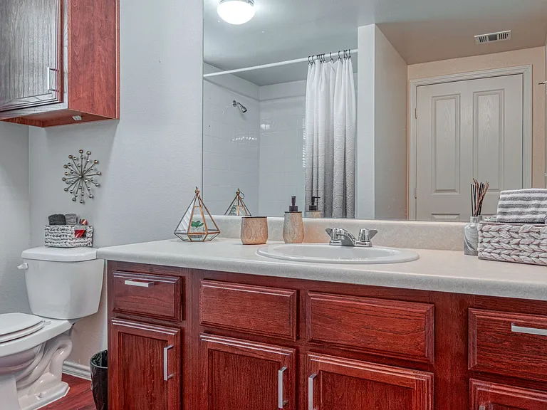 Legend Park Apartments — Photo 10
