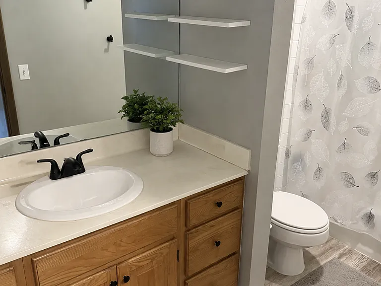 Upstairs full bath