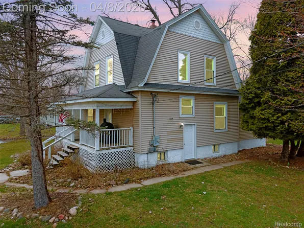 1225 E King St, Corunna, MI 48817